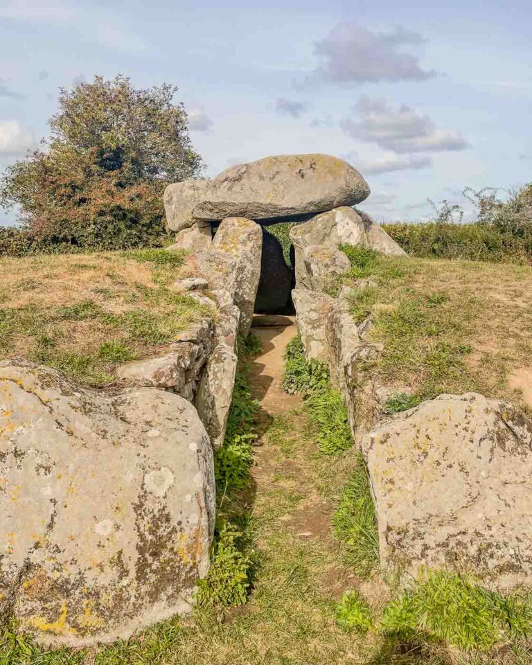 The first one I visited was Kong Asgers Høj, and it was surreal for me to be the only person there visiting such an ancient piece of history. I'm glad I had a flashlight so I could see inside the burial chamber after crawling inside it. Another interesting place I visited was the Klekkende Høj. This megalithic tomb has two chambers, and it looks like a face from far away. The last one I visited in the morning was the Sparresminde gravhøj. Located in the middle of a field, this communal grave dates from 3.200 BC, and it's massive. 