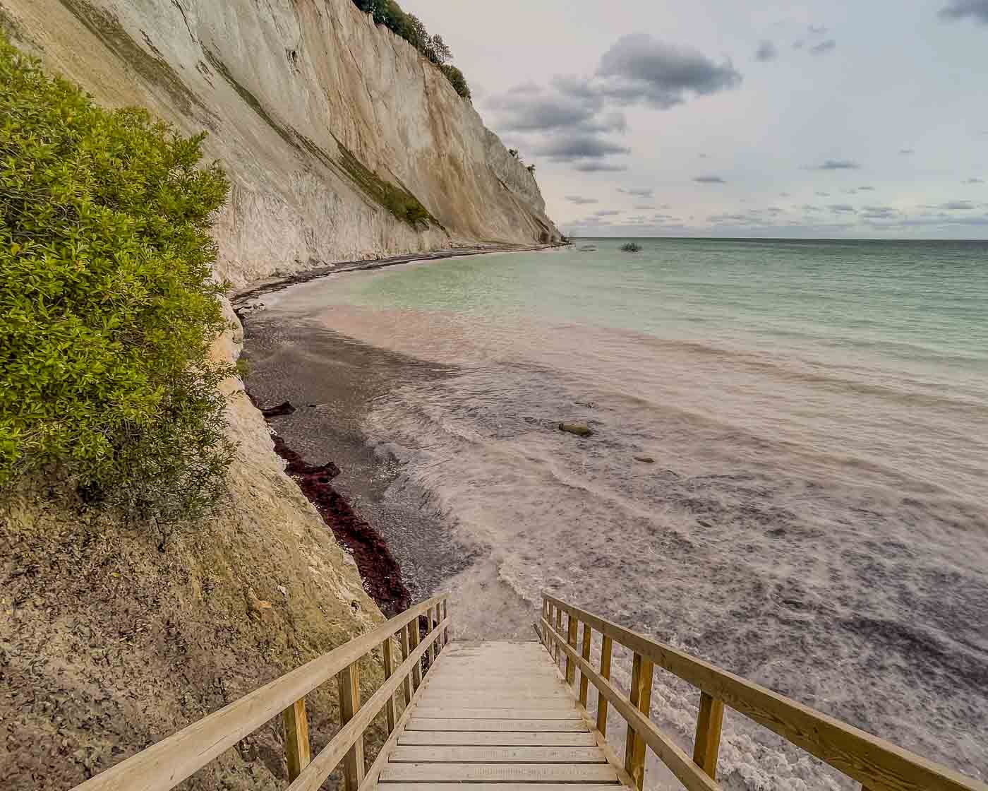 Møns Klint is a beautiful stretch of chalk and limestone cliffs along the eastern coast of Møn. This was another reason I stayed on the island for one day more. It was one of my best decisions on this trip since cycling through woodlands, pastures, and steep hills was a fantastic way to get to the GeoCenter Møns Klint.