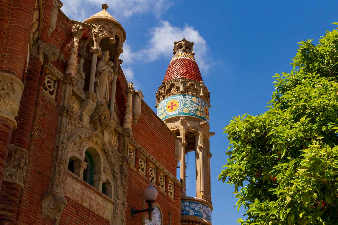 If you want a unique and inspiring experience in Barcelona, add Sant Pau to your itinerary. This stunning architecture exemplifies the beauty and creativity of Catalan Modernism, making it essential for any visitor to the city.