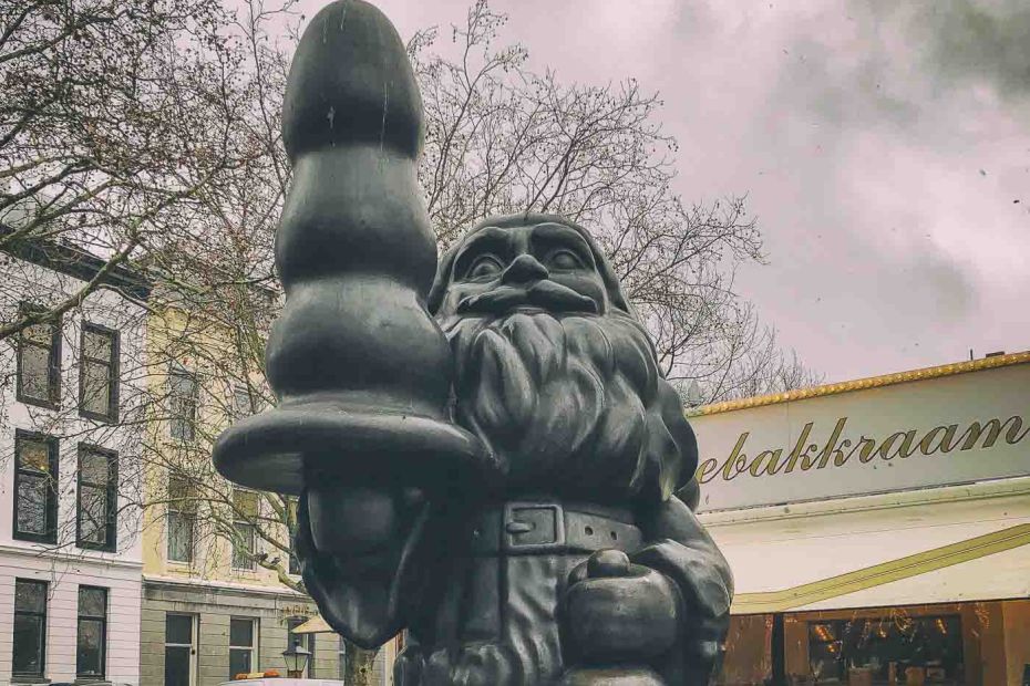 Rotterdam, a city known for its modern architecture and vibrant art scene, is also home to one of the most controversial statues in the world: the Rotterdam Santa Claus. This seemingly jolly Santa, instead of holding a Christmas tree, is clutching a butt plug, causing quite a stir among locals and tourists alike.