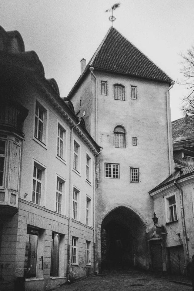 From there, I walked towards the Long Leg Gate Tower, a 14th-century tower once part of the city's fortifications. If I managed to find my way into the tower, I would have stunning views of the surrounding streets and rooftops. I used my camera to capture the tower's height and architectural details, especially the gate that leads up the hill.