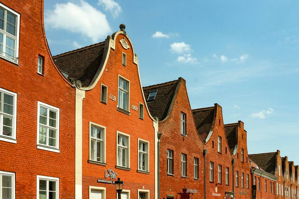 Less than an hour train ride from Berlin, Potsdam feels like a world apart. Stepping into this charming city is like stepping back in time, with its grand palaces, pristine parks, and fascinating historical sites.