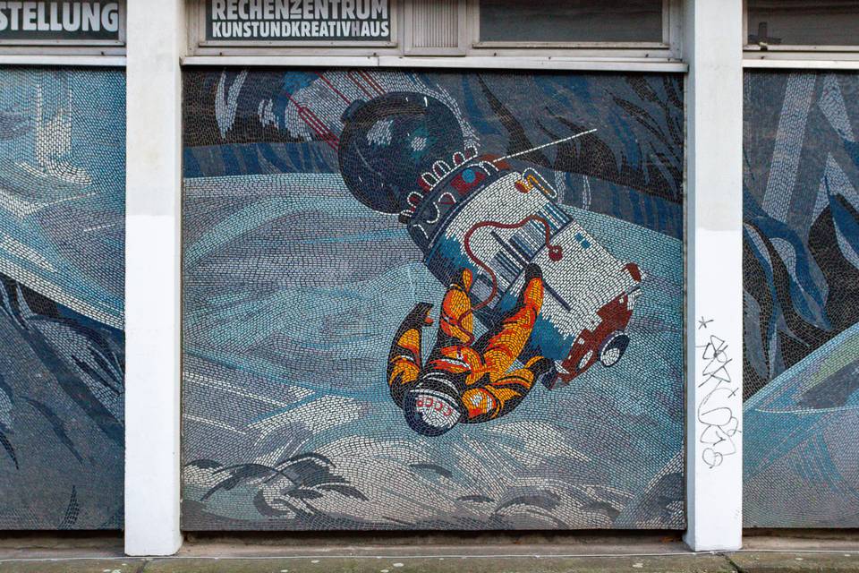 Amidst Potsdam's Prussian grandeur, there is a surprising sight: a massive mosaic of a Soviet cosmonaut. Adorning the Künstlerhaus Rechenzentrum, this Socialist Realist masterpiece, titled "Man conquers the cosmos," was created by Fritz Eisel in the 1970s. It might be one of my favorite socialist murals.