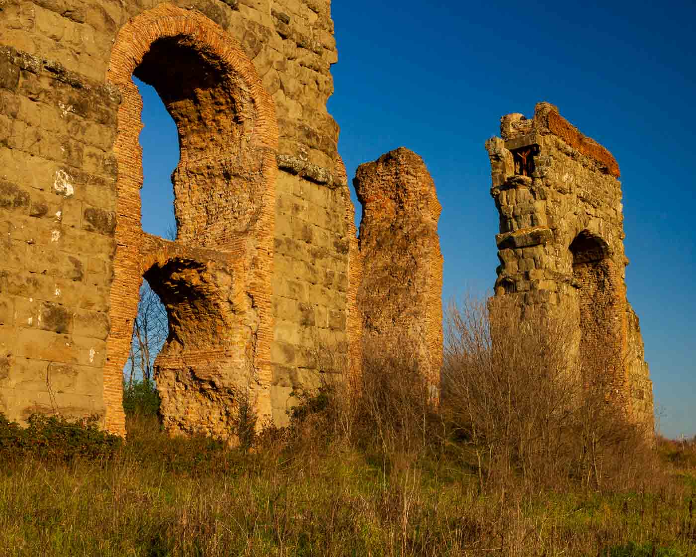 Imagine a place where you can escape the hustle and bustle of Rome and step back in time. A place where ancient ruins stand tall against a backdrop of rolling hills and lush greenery. This is Parco degli Acquedotti, a hidden gem in the heart of Rome.