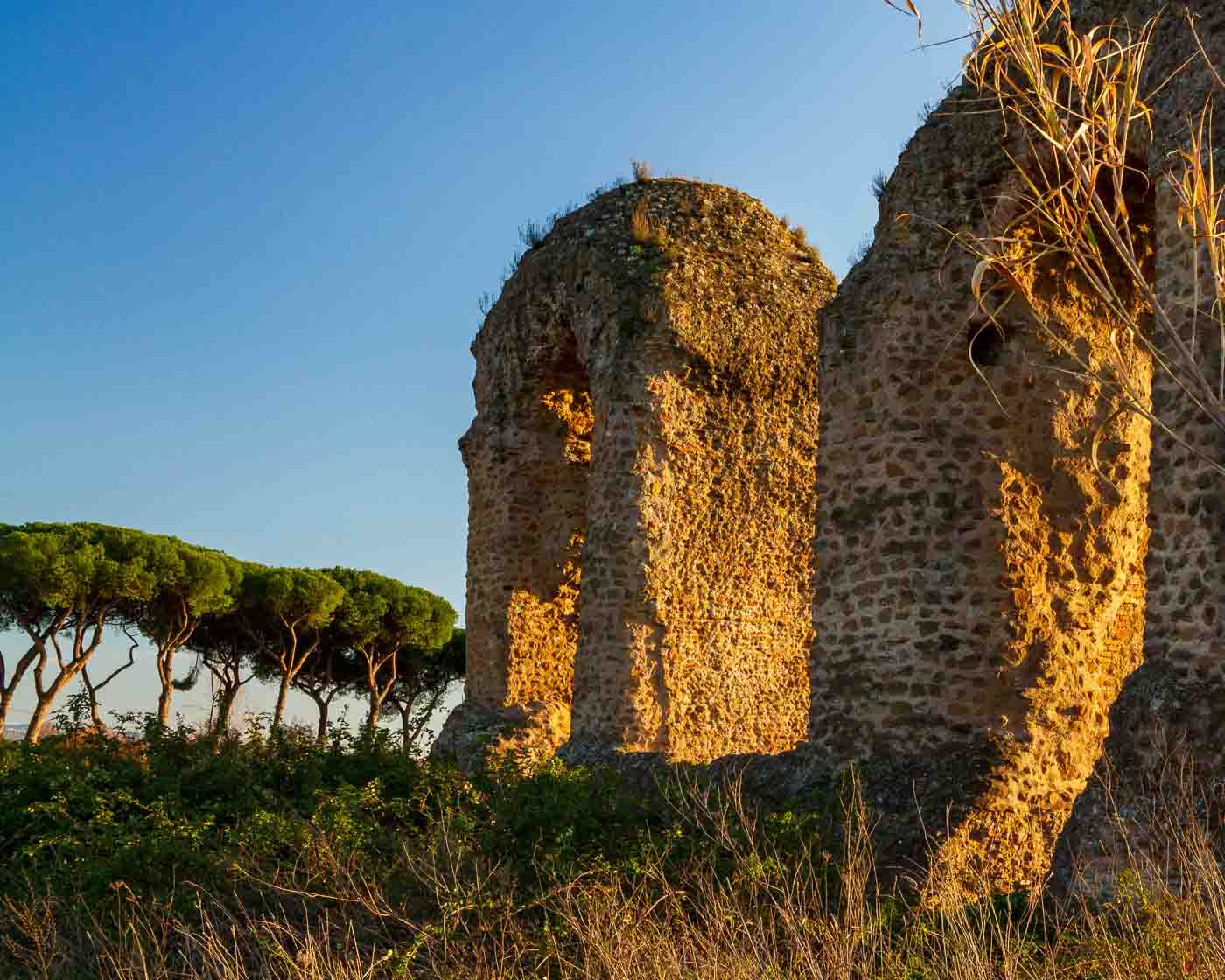 Imagine a place where you can escape the hustle and bustle of Rome and step back in time. A place where ancient ruins stand tall against a backdrop of rolling hills and lush greenery. This is Parco degli Acquedotti, a hidden gem in the heart of Rome.