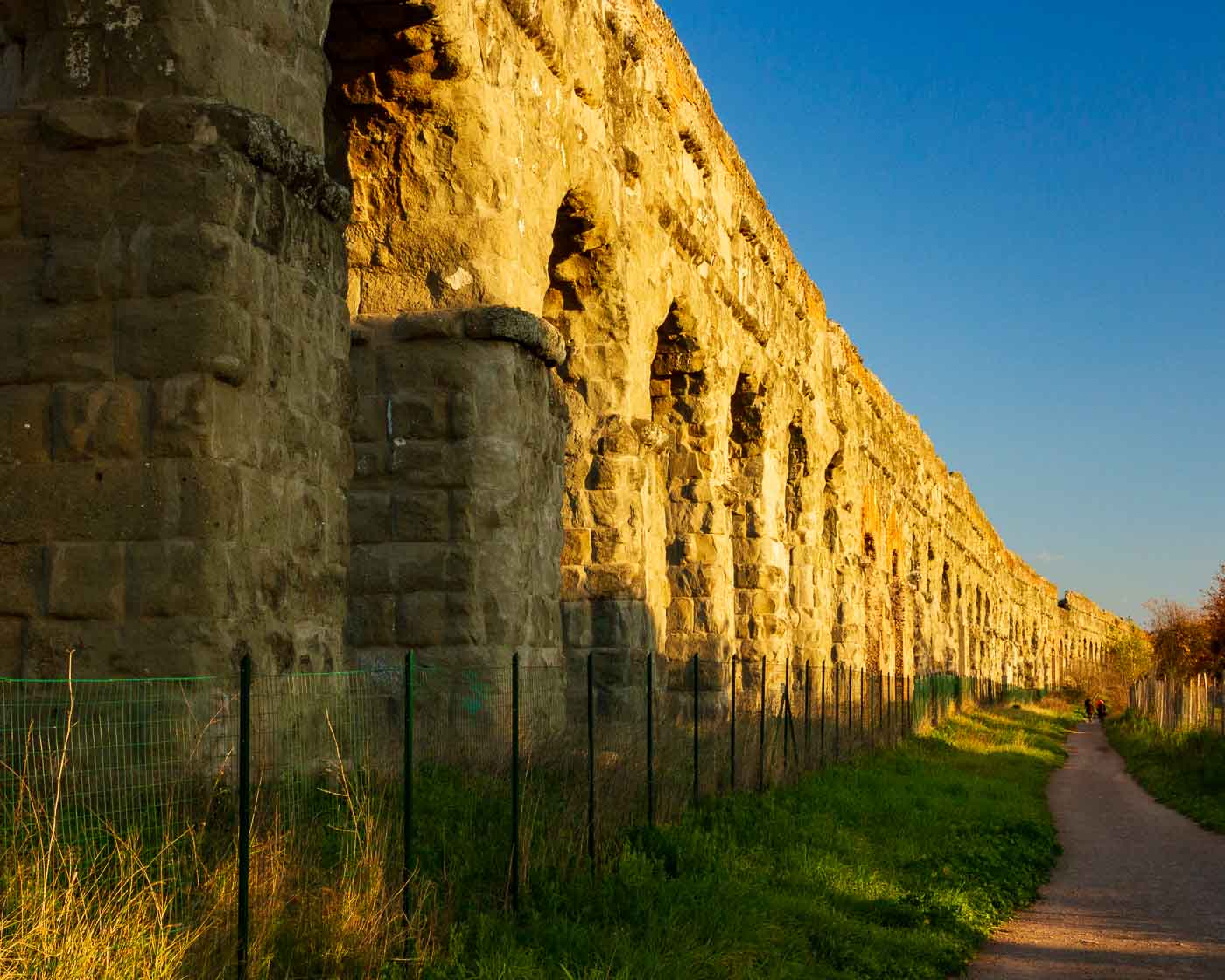 Imagine a place where you can escape the hustle and bustle of Rome and step back in time. A place where ancient ruins stand tall against a backdrop of rolling hills and lush greenery. This is Parco degli Acquedotti, a hidden gem in the heart of Rome.