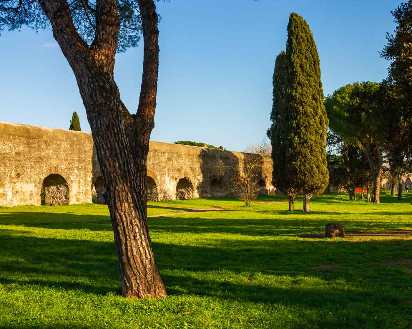 Imagine a place where you can escape the hustle and bustle of Rome and step back in time. A place where ancient ruins stand tall against a backdrop of rolling hills and lush greenery. This is Parco degli Acquedotti, a hidden gem in the heart of Rome.