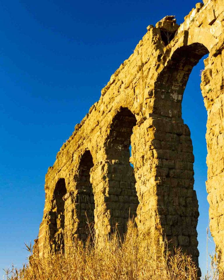 Imagine a place where you can escape the hustle and bustle of Rome and step back in time. A place where ancient ruins stand tall against a backdrop of rolling hills and lush greenery. This is Parco degli Acquedotti, a hidden gem in the heart of Rome.