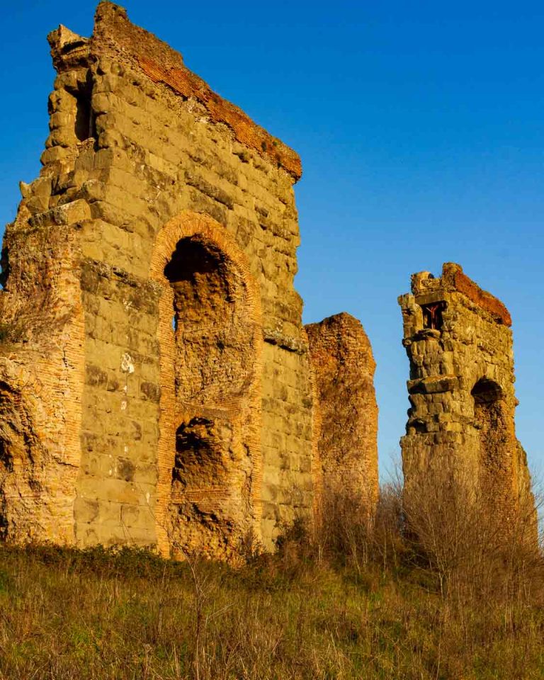 Imagine a place where you can escape the hustle and bustle of Rome and step back in time. A place where ancient ruins stand tall against a backdrop of rolling hills and lush greenery. This is Parco degli Acquedotti, a hidden gem in the heart of Rome.