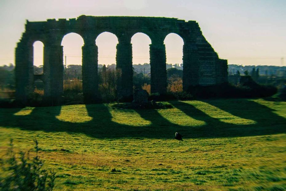 Imagine a place where you can escape the hustle and bustle of Rome and step back in time. A place where ancient ruins stand tall against a backdrop of rolling hills and lush greenery. This is Parco degli Acquedotti, a hidden gem in the heart of Rome.