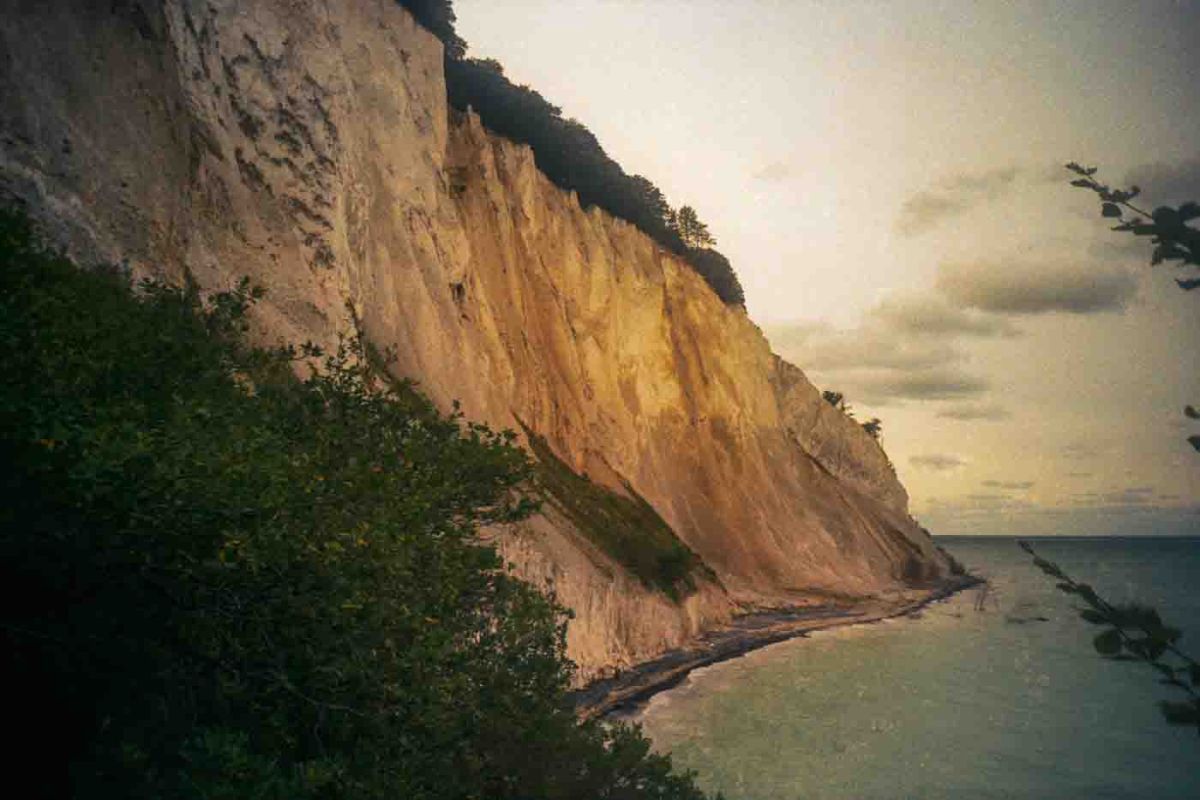 Due to some issues with the space available and my fear of falling, I left my Canon F-1 home. I traveled to Copenhagen with a more compact camera. This is how I ended up cycling with my Lomography LC-A+. I wanted a consistent look throughout the trip, so instead of my usual experimental approach to film usage, I bought some rolls of Kodak Gold 200 and took them with me. You will see this in the images I selected for this.