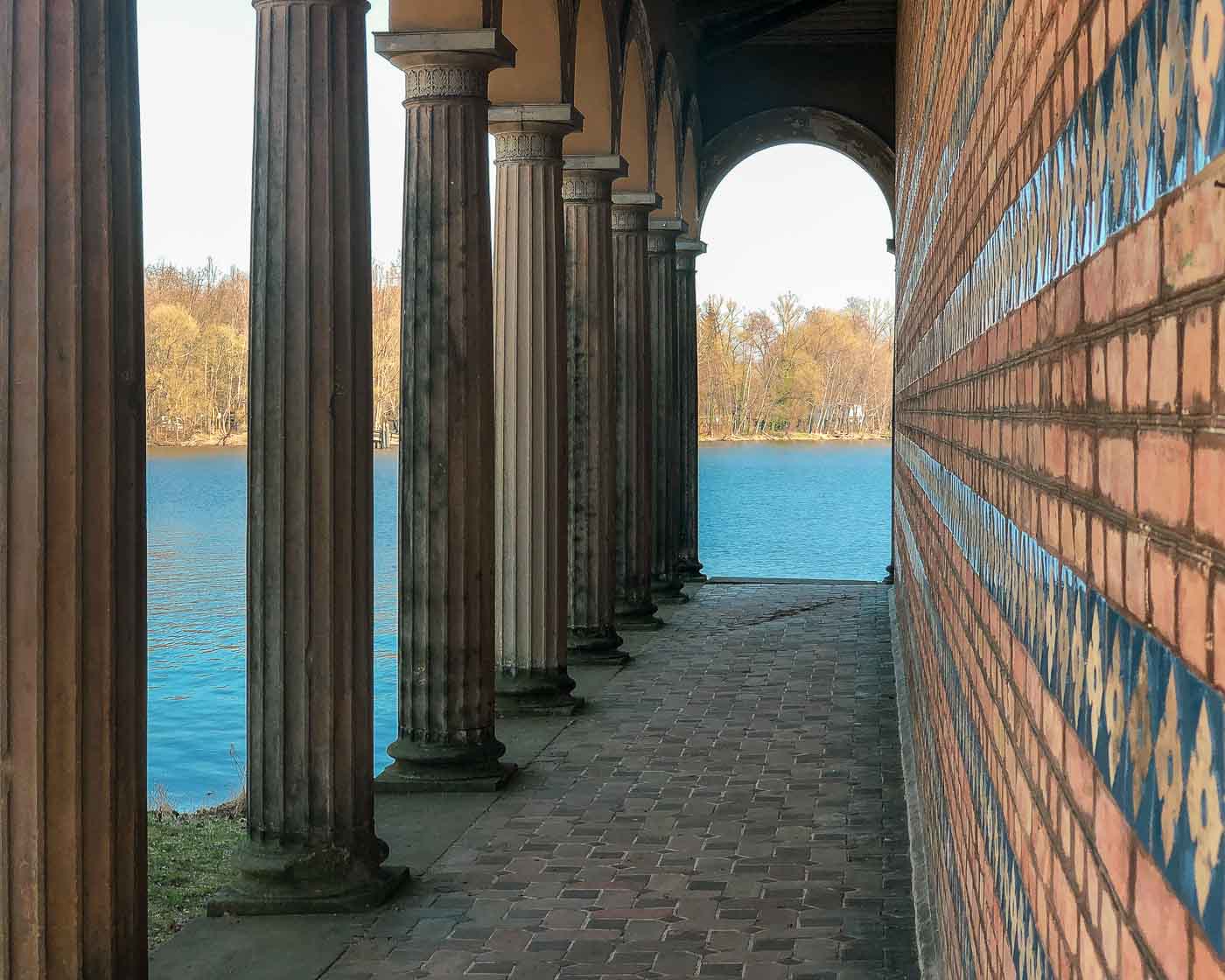 Situated on the peaceful shores of Jungfernsee, just north of Potsdam, the enchanting Sacrow Church, or Heilandskirche, offers a truly special experience.