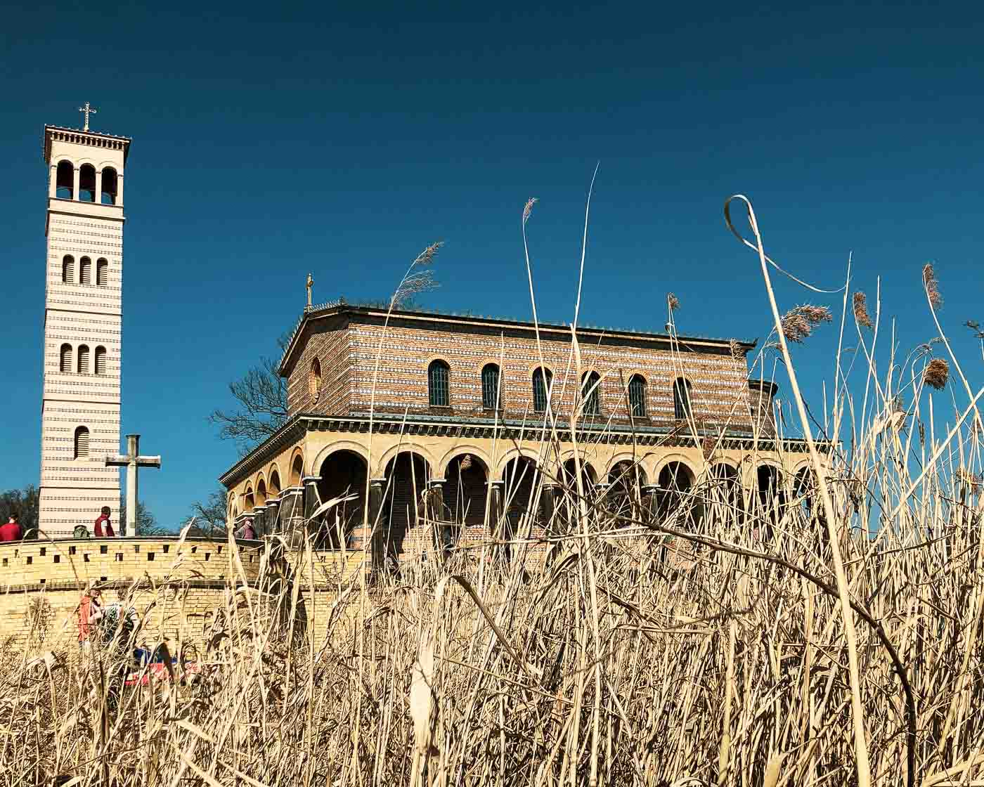 Situated on the peaceful shores of Jungfernsee, just north of Potsdam, the enchanting Sacrow Church, or Heilandskirche, offers a truly special experience.