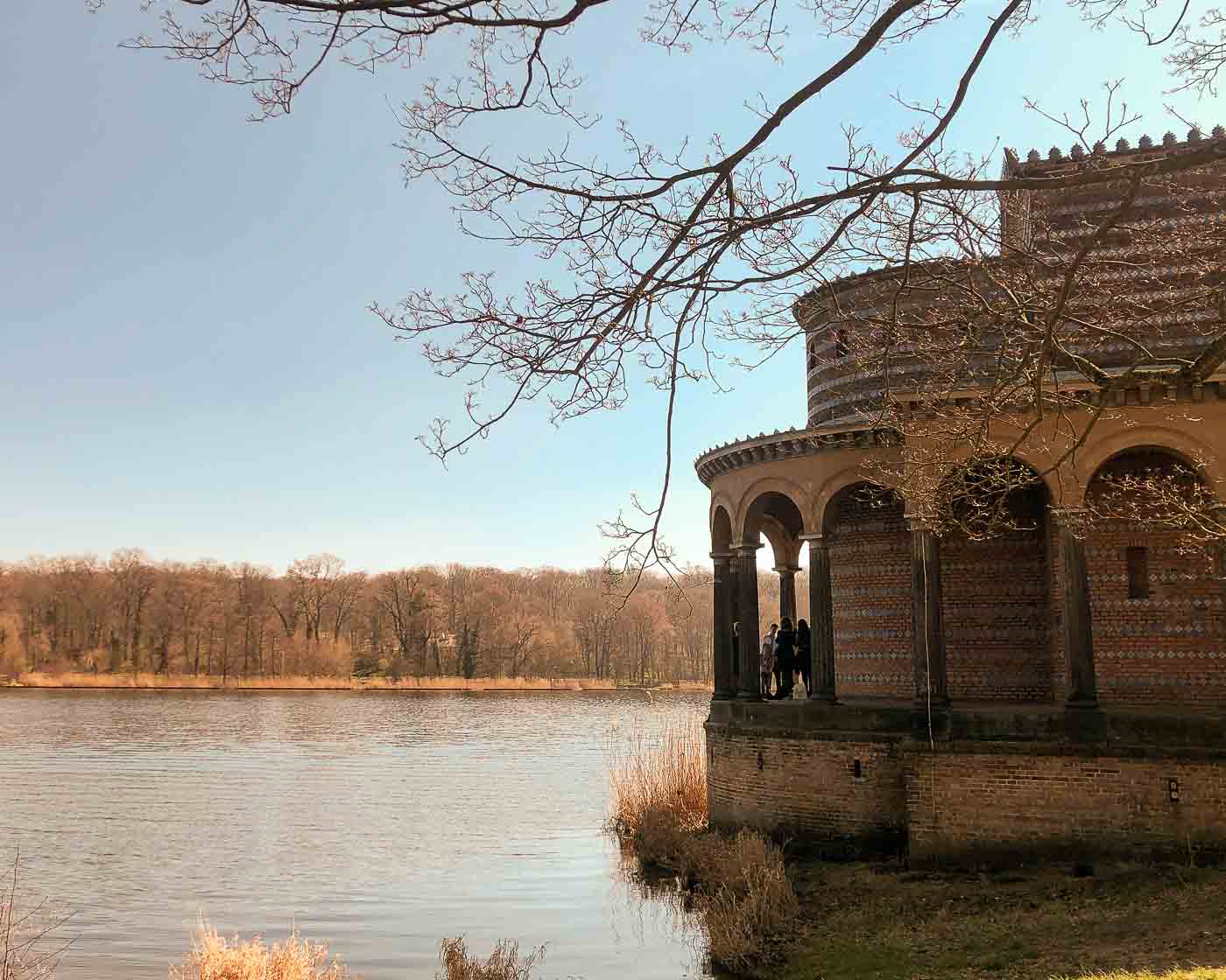 Situated on the peaceful shores of Jungfernsee, just north of Potsdam, the enchanting Sacrow Church, or Heilandskirche, offers a truly special experience.