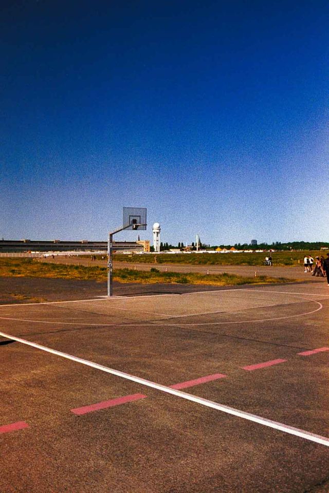 Berlin's Tempelhof Feld is unlike any other. This vast expanse, once a bustling airport central to the city's history, now serves as a massive public park—a unique blend of historical remnants and wide-open recreational space. In the summer of 2023, I joined a photo walk organized by the great folks at Safelight Berlin, armed with my trusty Canon F-1 and a very special roll of film: a heavily expired AGFA HDC 100.