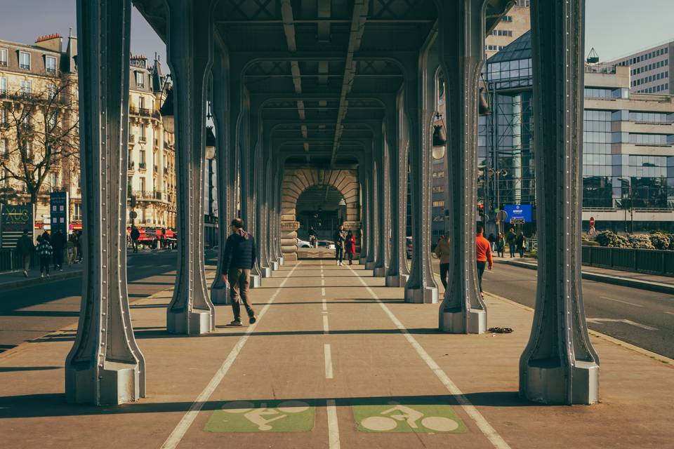 Discover the iconic Pont de Bir-Hakeim in Paris, famously known as the "Inception Bridge." Learn about its starring role in the film, its unique architecture, fascinating history, and why this stunning photo spot near the Eiffel Tower must be on your Paris itinerary.