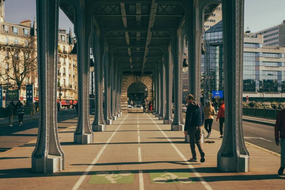 Discover the iconic Pont de Bir-Hakeim in Paris, famously known as the "Inception Bridge." Learn about its starring role in the film, its unique architecture, fascinating history, and why this stunning photo spot near the Eiffel Tower must be on your Paris itinerary.
