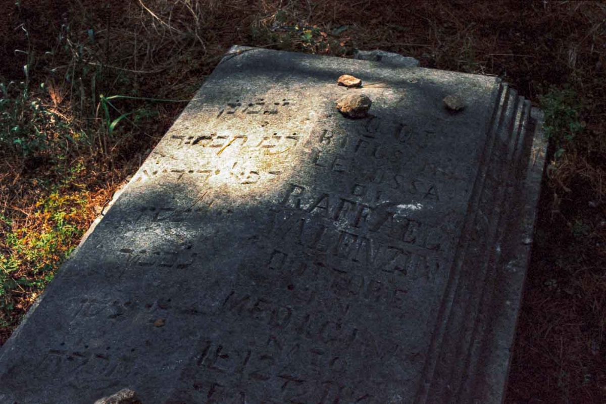 The Split Jewish Cemetery is more than just a collection of graves; it's a chronicle of a resilient community. Photographing it with LomoChrome '92, a film that celebrates the charm of imperfect and bygone eras, felt like an appropriate if the unconventional, way to engage with its enduring spirit. It was a reminder that beauty and memory can be found not just in perfect clarity but also in the evocative haze of nostalgia.