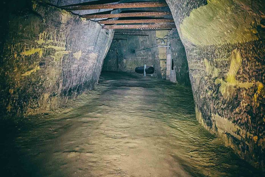 Maastricht, a city famed for its charming cobblestone streets, historic architecture, and vibrant culture, holds an equally fascinating world beneath its surface. In the fall of 2023, I took a tour of the Maastricht cave system at Grotten Noord. It was an experience that transported me through centuries of history, conspiracy, and remarkable human endeavor.