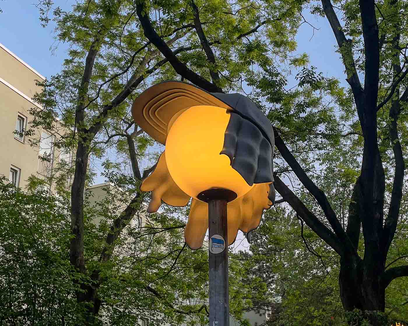 On the border of Mitte and Wedding lies Brunnenviertel, a neighborhood renowned for its inviting green spaces and tranquil, pedestrian-friendly courtyards. As dusk settles, a soft, romantic glow emanates from the area's distinctive spherical streetlamps. But there's a clever twist to that. Look closely, and you'll discover that many of these lamps are wearing hats. These are the Nightcaps, a brilliant public art installation that is both functional and fantastical.