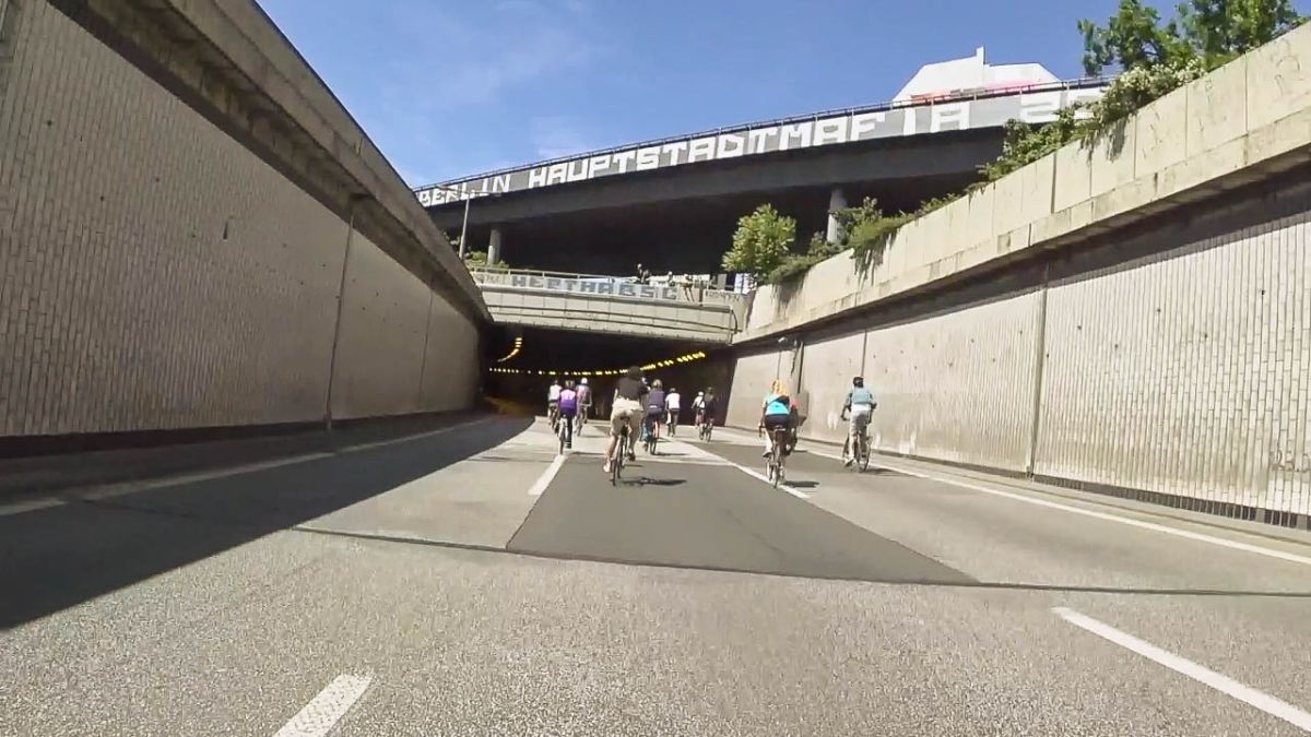 What makes the Sternfahrt Berlin truly unique is the rare opportunity to cycle on roads normally reserved exclusively for cars. For one incredible day, major arterial roads, as well as sections of the A100 city motorway and the A115, are closed to motorized traffic. This allows cyclists to experience Berlin from an entirely new perspective, gliding along wide, open asphalt that is usually humming with high-speed vehicles. The feeling is more than liberating, a glimpse into what a more cycle-friendly urban future could feel like. Something that I see happening in Paris and that still missing in the political sphere in Berlin.