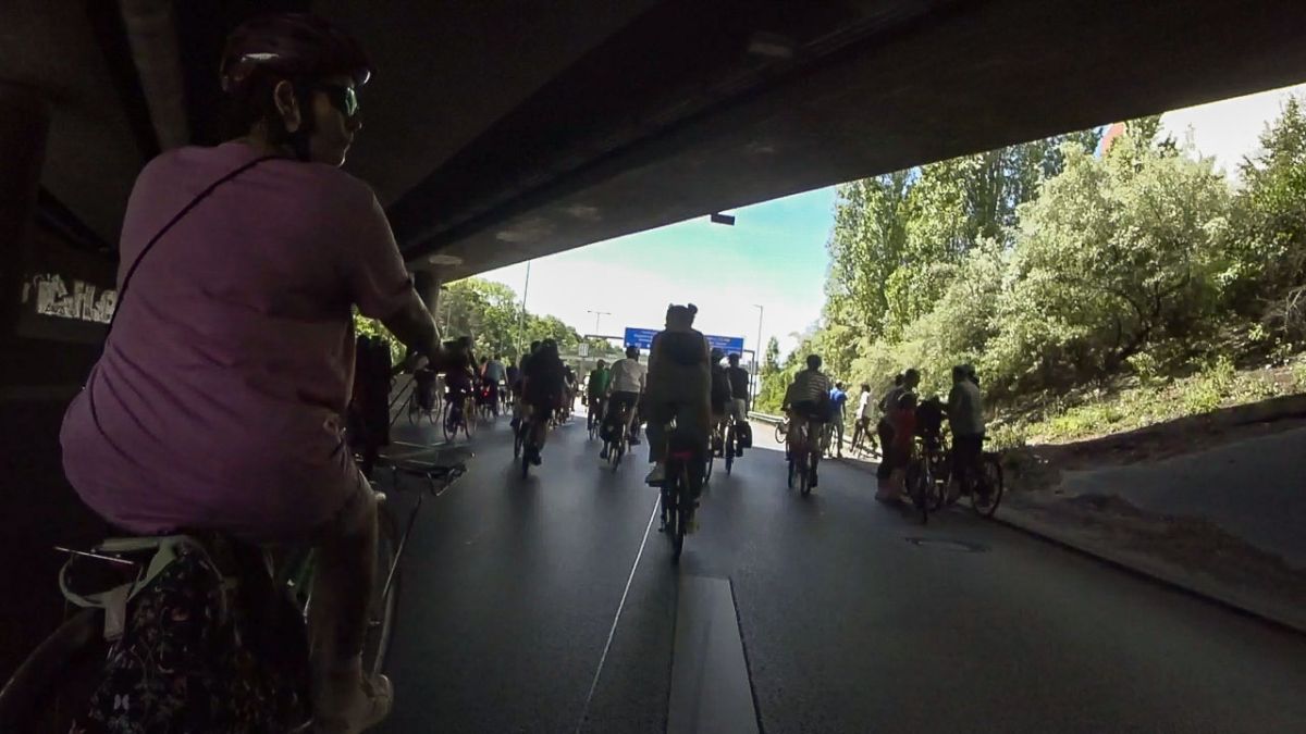 What makes the Sternfahrt Berlin truly unique is the rare opportunity to cycle on roads normally reserved exclusively for cars. For one incredible day, major arterial roads, as well as sections of the A100 city motorway and the A115, are closed to motorized traffic. This allows cyclists to experience Berlin from an entirely new perspective, gliding along wide, open asphalt that is usually humming with high-speed vehicles. The feeling is more than liberating, a glimpse into what a more cycle-friendly urban future could feel like. Something that I see happening in Paris and that still missing in the political sphere in Berlin.