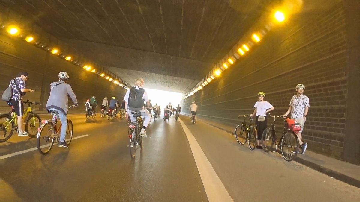 What makes the Sternfahrt Berlin truly unique is the rare opportunity to cycle on roads normally reserved exclusively for cars. For one incredible day, major arterial roads, as well as sections of the A100 city motorway and the A115, are closed to motorized traffic. This allows cyclists to experience Berlin from an entirely new perspective, gliding along wide, open asphalt that is usually humming with high-speed vehicles. The feeling is more than liberating, a glimpse into what a more cycle-friendly urban future could feel like. Something that I see happening in Paris and that still missing in the political sphere in Berlin.