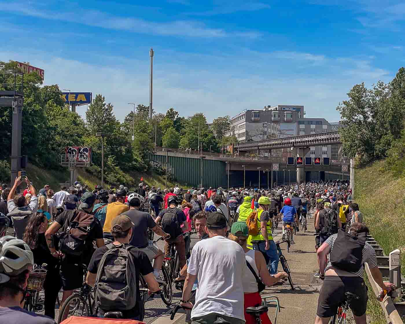 What makes the Sternfahrt Berlin truly unique is the rare opportunity to cycle on roads normally reserved exclusively for cars. For one incredible day, major arterial roads, as well as sections of the A100 city motorway and the A115, are closed to motorized traffic. This allows cyclists to experience Berlin from an entirely new perspective, gliding along wide, open asphalt that is usually humming with high-speed vehicles. The feeling is more than liberating, a glimpse into what a more cycle-friendly urban future could feel like. Something that I see happening in Paris and that still missing in the political sphere in Berlin.