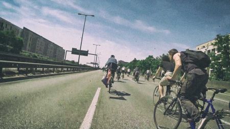 What makes the Sternfahrt Berlin truly unique is the rare opportunity to cycle on roads normally reserved exclusively for cars. For one incredible day, major arterial roads, as well as sections of the A100 city motorway and the A115, are closed to motorized traffic. This allows cyclists to experience Berlin from an entirely new perspective, gliding along wide, open asphalt that is usually humming with high-speed vehicles. The feeling is more than liberating, a glimpse into what a more cycle-friendly urban future could feel like. Something that I see happening in Paris and that still missing in the political sphere in Berlin.