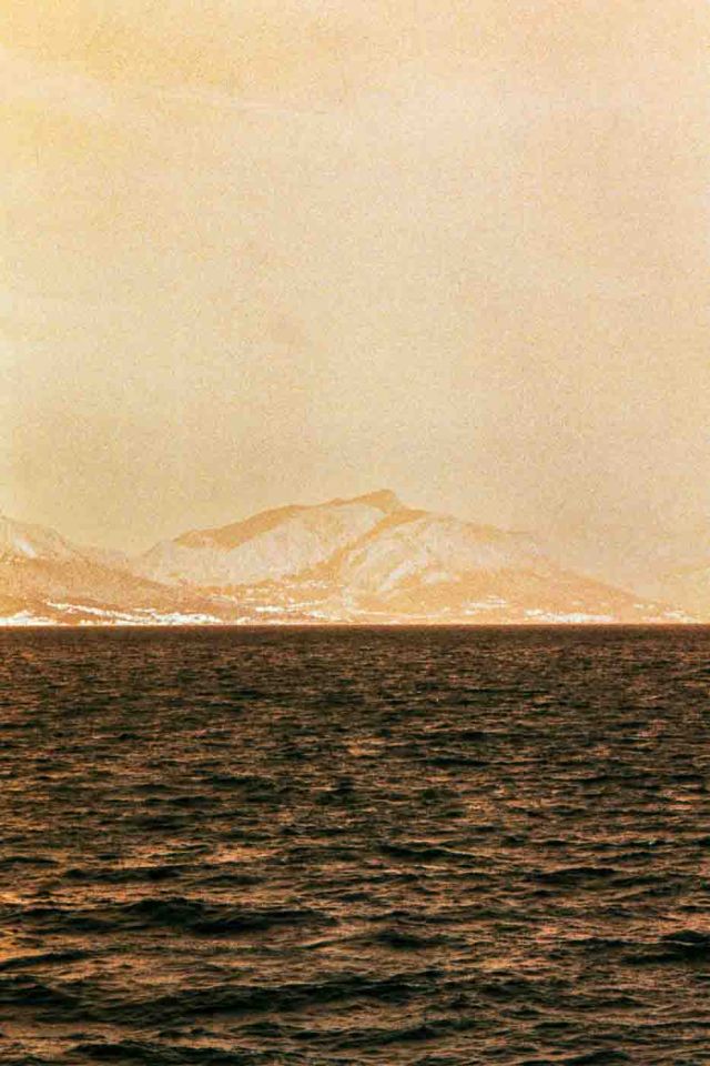 During a recent trip to this Dalmatian gem in the spring of 2025, I managed to capture its unforgettable beauty through the unique perspective of the LomoChrome Turquoise film. I have used this film before, and I loved the weird colors it captures. When the people from Lomography offered me one to test and review, I knew it would be incredible to take it to a new place like Supetar.