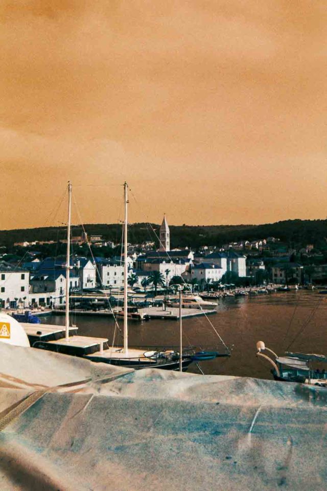 During a recent trip to this Dalmatian gem in the spring of 2025, I managed to capture its unforgettable beauty through the unique perspective of the LomoChrome Turquoise film. I have used this film before, and I loved the weird colors it captures. When the people from Lomography offered me one to test and review, I knew it would be incredible to take it to a new place like Supetar.