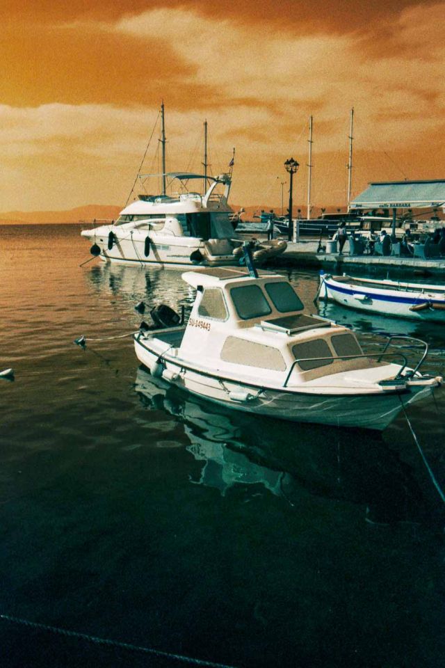 During a recent trip to this Dalmatian gem in the spring of 2025, I managed to capture its unforgettable beauty through the unique perspective of the LomoChrome Turquoise film. I have used this film before, and I loved the weird colors it captures. When the people from Lomography offered me one to test and review, I knew it would be incredible to take it to a new place like Supetar.