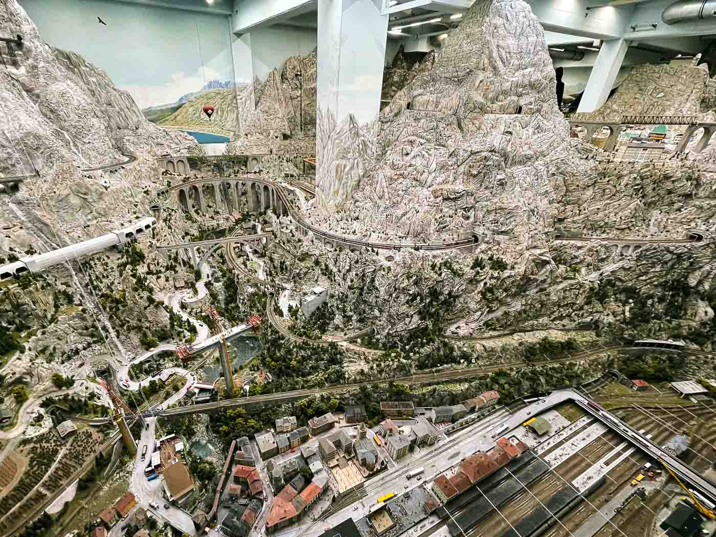 One may not immediately think of Hamburg, a city known for its popular port, storied Speicherstadt, and delicious cuisine, as the location of elaborate model railways. Yet, tucked away in this bustling German metropolis lies a truly outstanding attraction: the Miniatur Wunderland. More than just a model train exhibit, it's a complex, meticulously crafted miniature universe that captivates visitors of all ages, solidifying its place as one of Germany's most popular cultural attractions.