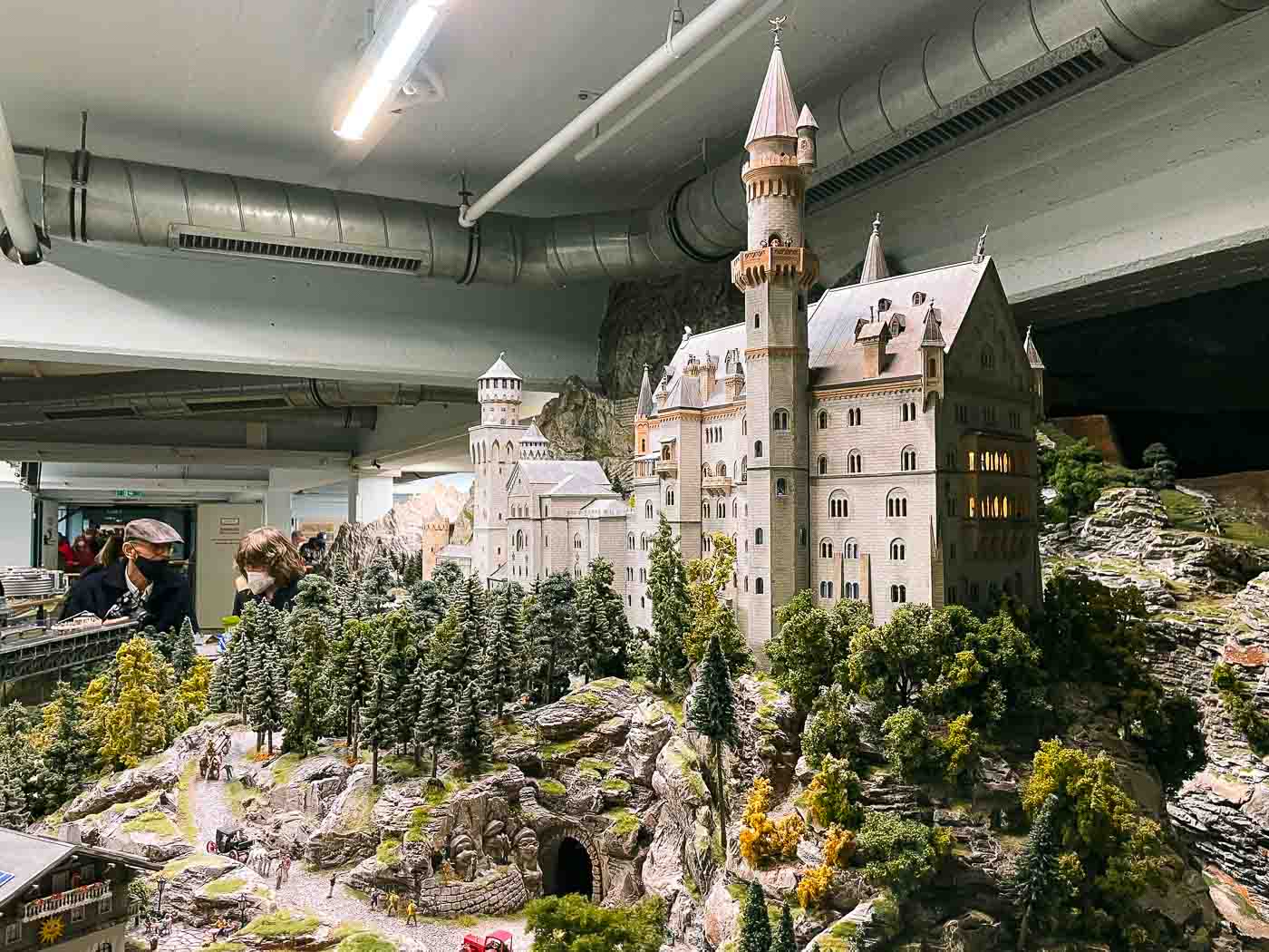 One may not immediately think of Hamburg, a city known for its popular port, storied Speicherstadt, and delicious cuisine, as the location of elaborate model railways. Yet, tucked away in this bustling German metropolis lies a truly outstanding attraction: the Miniatur Wunderland. More than just a model train exhibit, it's a complex, meticulously crafted miniature universe that captivates visitors of all ages, solidifying its place as one of Germany's most popular cultural attractions.