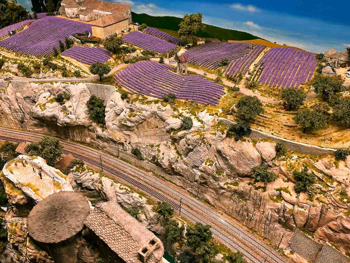 One may not immediately think of Hamburg, a city known for its popular port, storied Speicherstadt, and delicious cuisine, as the location of elaborate model railways. Yet, tucked away in this bustling German metropolis lies a truly outstanding attraction: the Miniatur Wunderland. More than just a model train exhibit, it's a complex, meticulously crafted miniature universe that captivates visitors of all ages, solidifying its place as one of Germany's most popular cultural attractions.