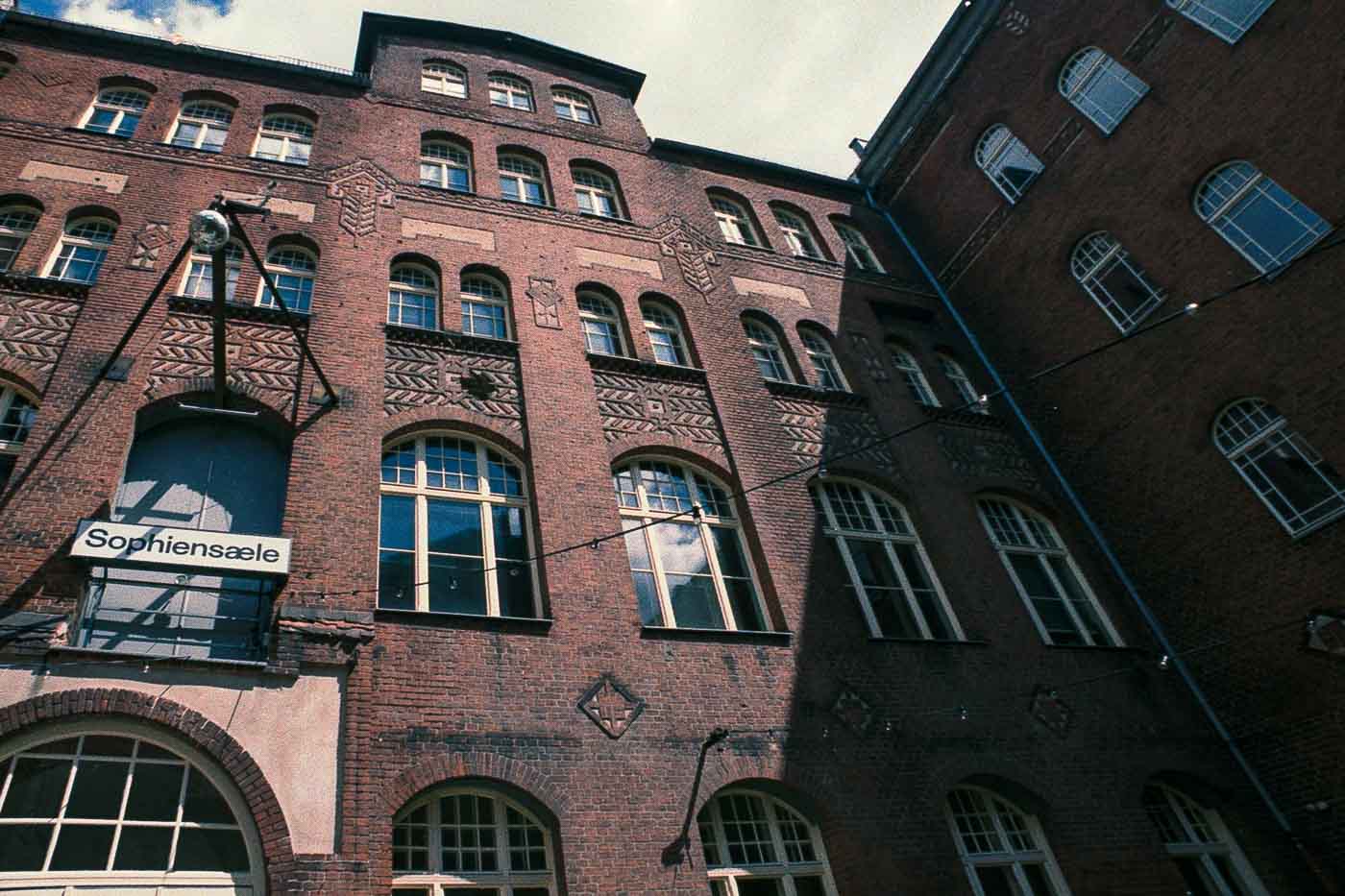 Berlin holds a unique title: the city with the largest number of backyards in all of Germany. They call these backyards Hinterhöfe in German. For many visitors, these historic pockets of urban life remain undiscovered, tucked away behind grand facades and vibrant streets. To truly understand the capital’s soul, you must venture off the beaten track and explore the intricate network of what we call Berlin Hidden Backyards. And this is what I'm here to help you out with.