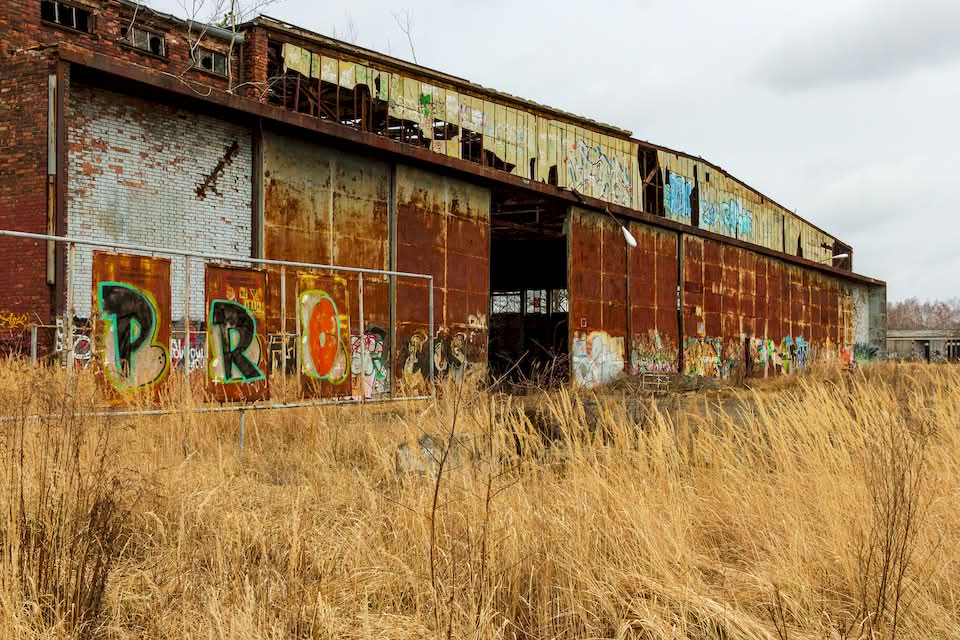 Berlin is a city with a weird tendency to discard airports. The city goes through them so fast that it’s hard to remember all of them. One of these airports was called Flugplatz Schönwalde, and here I will tell you about its history.