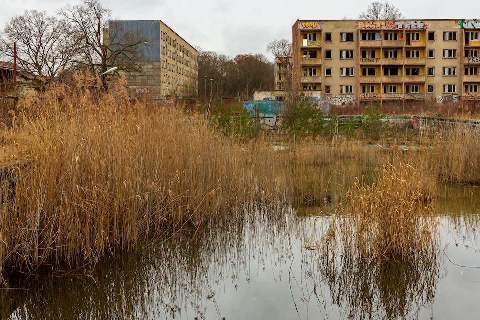 Berlin is a city with a weird tendency to discard airports. The city goes through them so fast that it’s hard to remember all of them. One of these airports was called Flugplatz Schönwalde, and here I will tell you about its history.