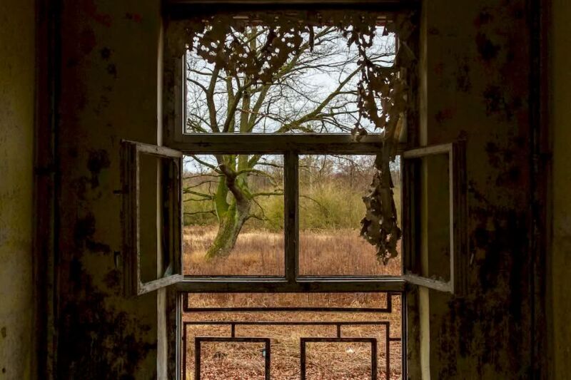 Berlin is a city with a weird tendency to discard airports. The city goes through them so fast that it’s hard to remember all of them. One of these airports was called Flugplatz Schönwalde, and here I will tell you about its history.