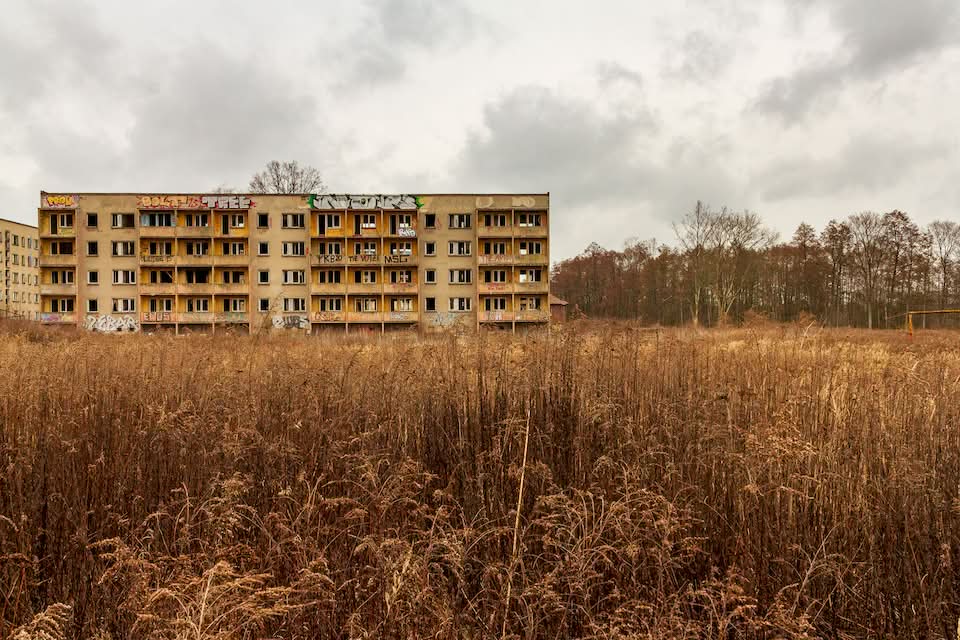 Berlin is a city with a weird tendency to discard airports. The city goes through them so fast that it’s hard to remember all of them. One of these airports was called Flugplatz Schönwalde, and here I will tell you about its history.