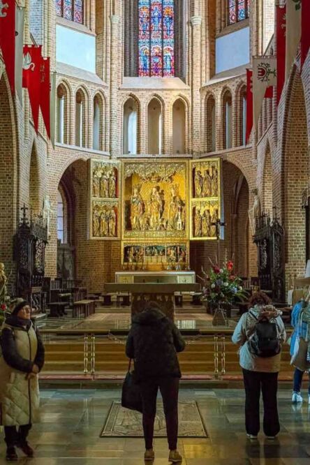 Since I already mentioned a church in Ostrów Tumski, I have to say that the Basilica of St. Peter and St. Paul is one of the oldest churches in Poland. And here is where you are going to find the final resting place of the first Polish rulers: Mieszko I and Bolesław I the Brave.
