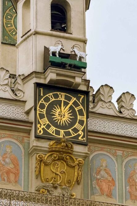 Surrounded by brightly colored historical townhouses, the Old Market Square in Poznan is easily one of the most beautiful I have seen in my trips around Europe. It’s the perfect place to take what will be your best pictures in the city. But the real show happens around lunchtime, every day at noon.