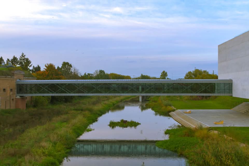 Surrounded by brightly colored historical townhouses, the Old Market Square in Poznan is easily one of the most beautiful I have seen in my trips around Europe. It’s the perfect place to take what will be your best pictures in the city. But the real show happens around lunchtime, every day at noon.