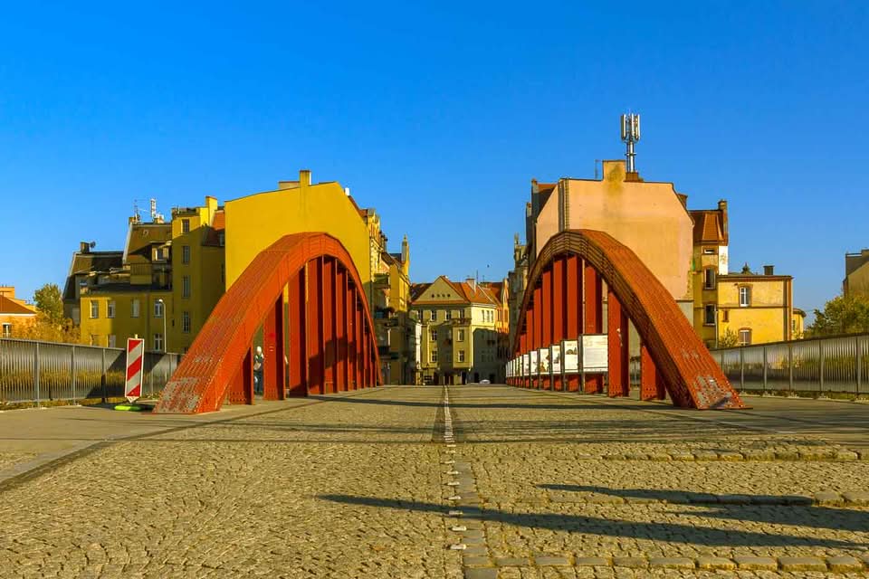 Surrounded by brightly colored historical townhouses, the Old Market Square in Poznan is easily one of the most beautiful I have seen in my trips around Europe. It’s the perfect place to take what will be your best pictures in the city. But the real show happens around lunchtime, every day at noon.