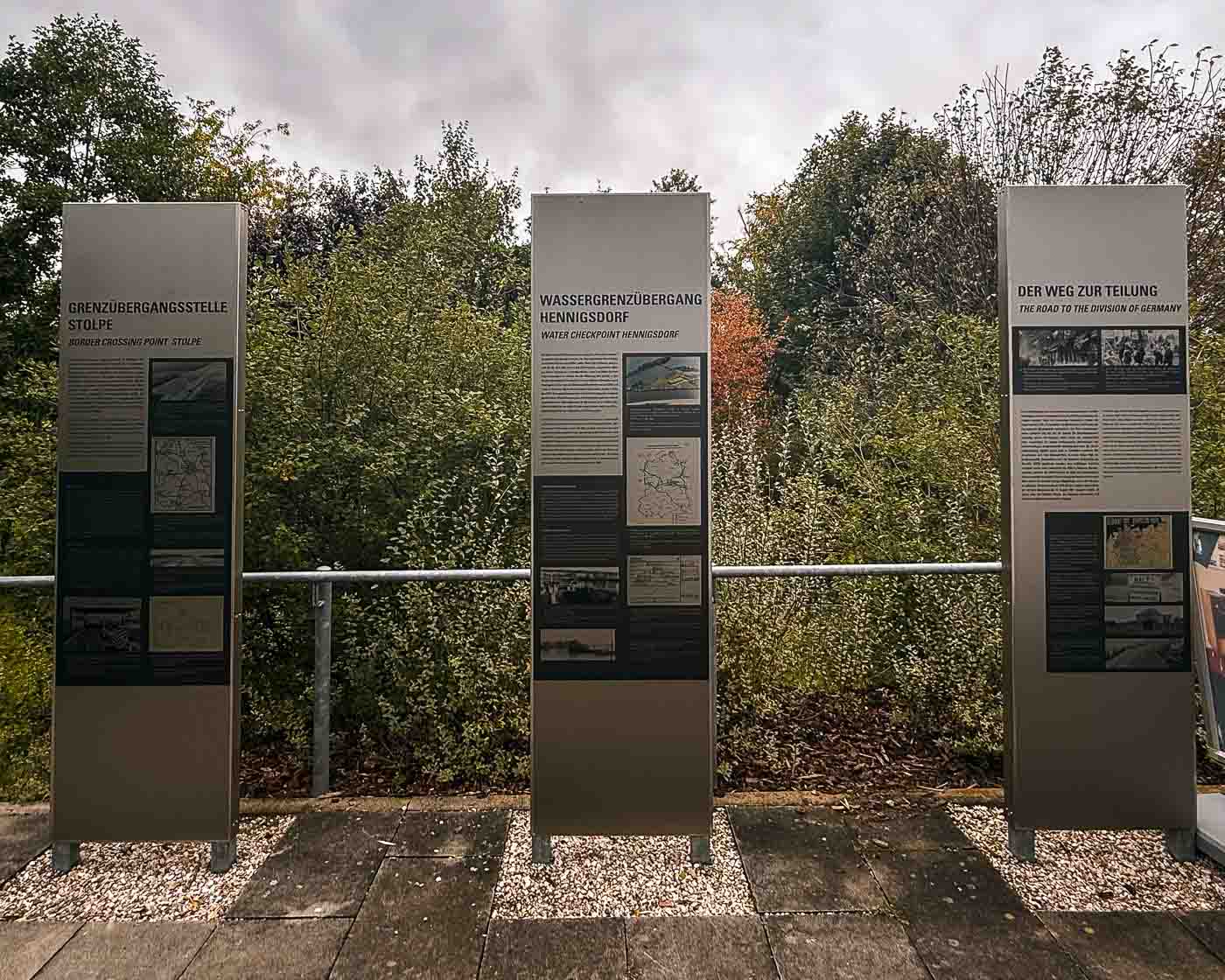Located just outside the modern city limits, on the banks of the Havel River, stands a uniquely preserved piece of this history: the Grenzturm Niederneuendorf. This former command post, once the nerve center for a critical stretch of the border, offers a rare and deeply personal look at the reality of life under surveillance. The structure of the GDR’s border regime and the desperate attempts of those who sought freedom.