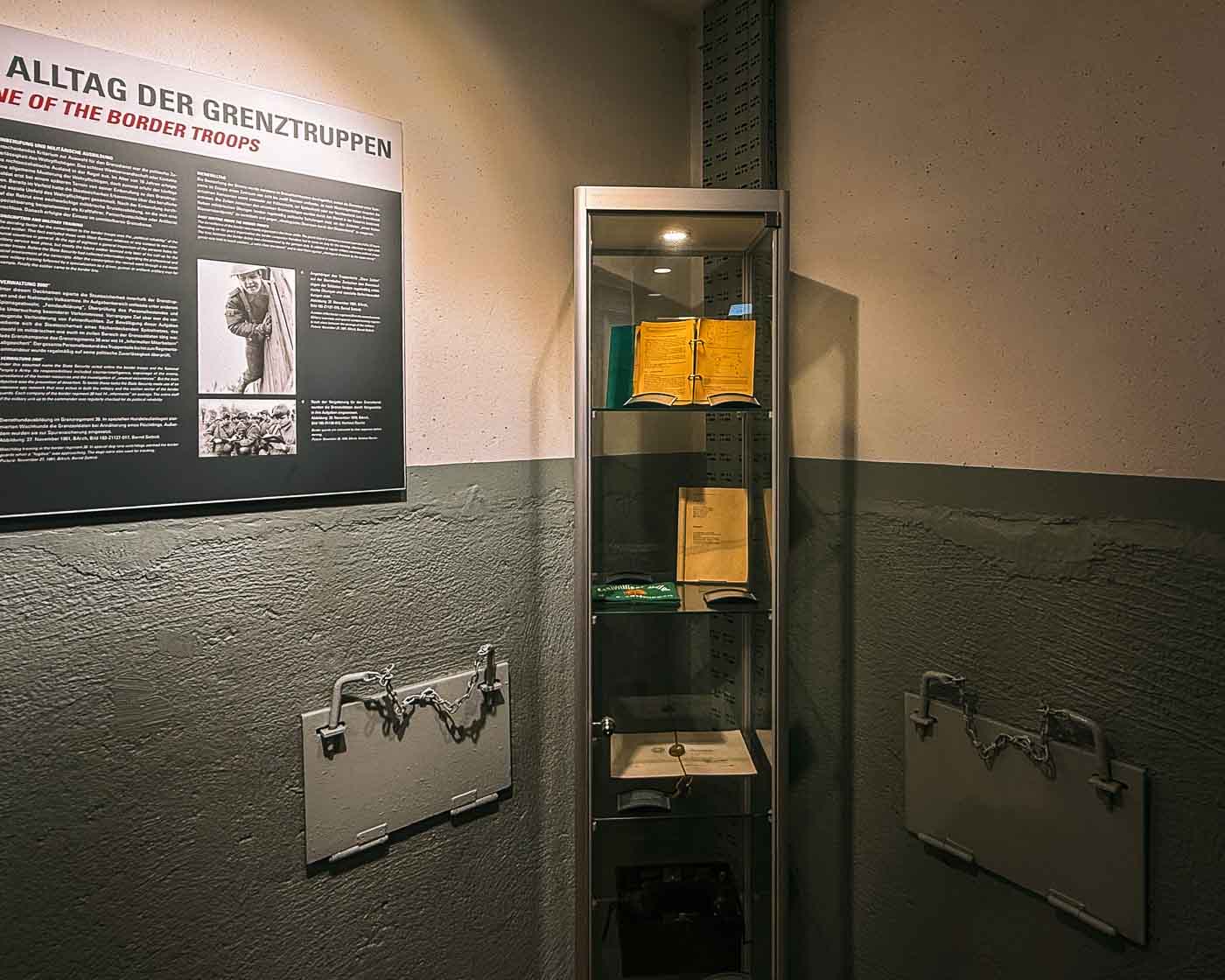 Located just outside the modern city limits, on the banks of the Havel River, stands a uniquely preserved piece of this history: the Grenzturm Niederneuendorf. This former command post, once the nerve center for a critical stretch of the border, offers a rare and deeply personal look at the reality of life under surveillance. The structure of the GDR’s border regime and the desperate attempts of those who sought freedom.