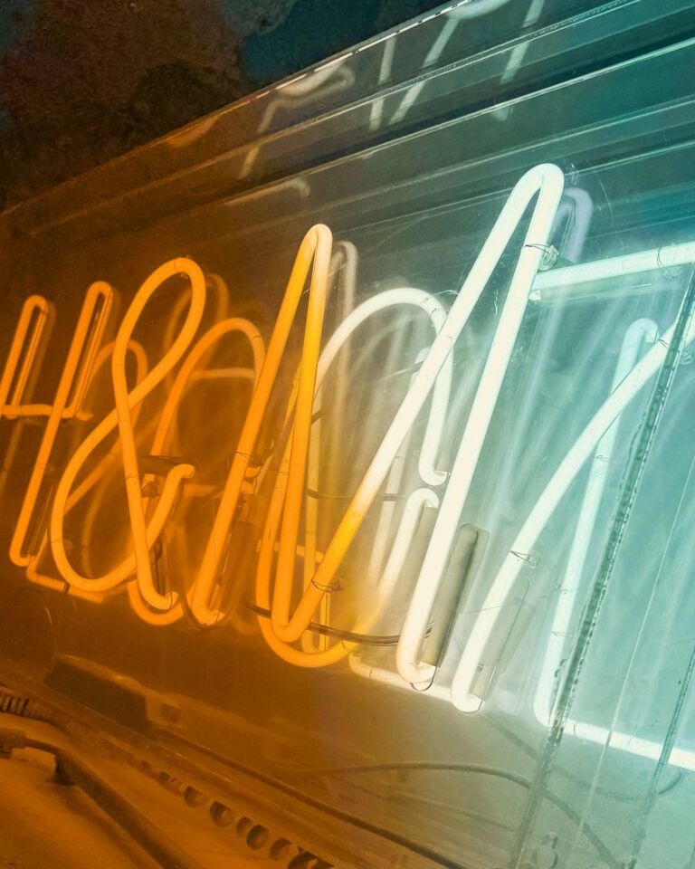 Discover the untold story behind the closure of the unique Berlin Buchstabenmuseum. Explore its iconic collection of neon signs and historic typography, and understand why this beloved, volunteer-run institution, a true piece of Berlin's identity, had to close its doors after 20 years. A must-read for anyone interested in Berlin history and urban typography.