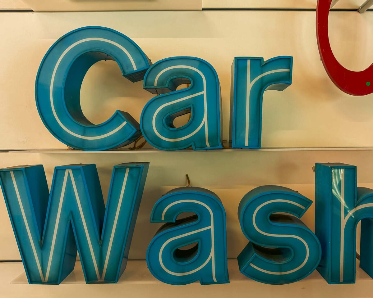 Discover the untold story behind the closure of the unique Berlin Buchstabenmuseum. Explore its iconic collection of neon signs and historic typography, and understand why this beloved, volunteer-run institution, a true piece of Berlin's identity, had to close its doors after 20 years. A must-read for anyone interested in Berlin history and urban typography.