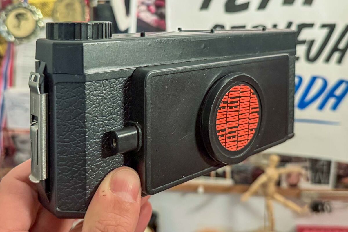 In the age of computational photography, mirrorless cameras, and massive full-frame sensors, every detail feels meticulously sharpened and controlled by a sophisticated technology. So it can feel incredibly refreshing—almost rebellious—to slow down and embrace the raw, unfiltered imperfections of film. For the modern traveler looking to inject a truly unique, artistic flair into their visual journey, one camera perfectly embodies this philosophy: the HOLGA Pinhole 120WPC.