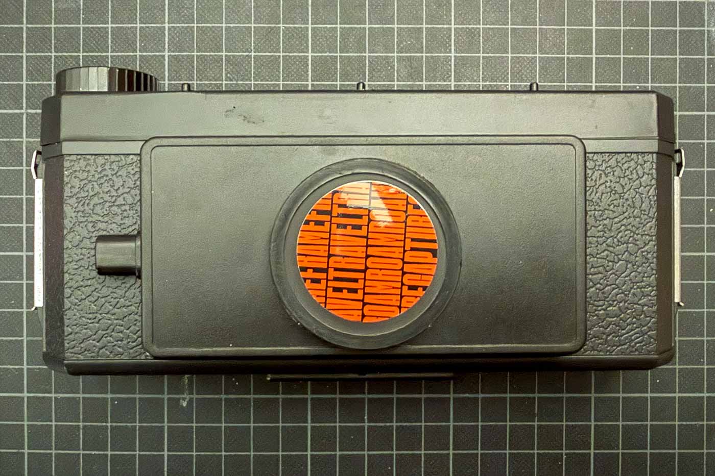 In the age of computational photography, mirrorless cameras, and massive full-frame sensors, every detail feels meticulously sharpened and controlled by a sophisticated technology. So it can feel incredibly refreshing—almost rebellious—to slow down and embrace the raw, unfiltered imperfections of film. For the modern traveler looking to inject a truly unique, artistic flair into their visual journey, one camera perfectly embodies this philosophy: the HOLGA Pinhole 120WPC.